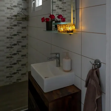Sukorose Jacuzzis Vendeghaz דירה *